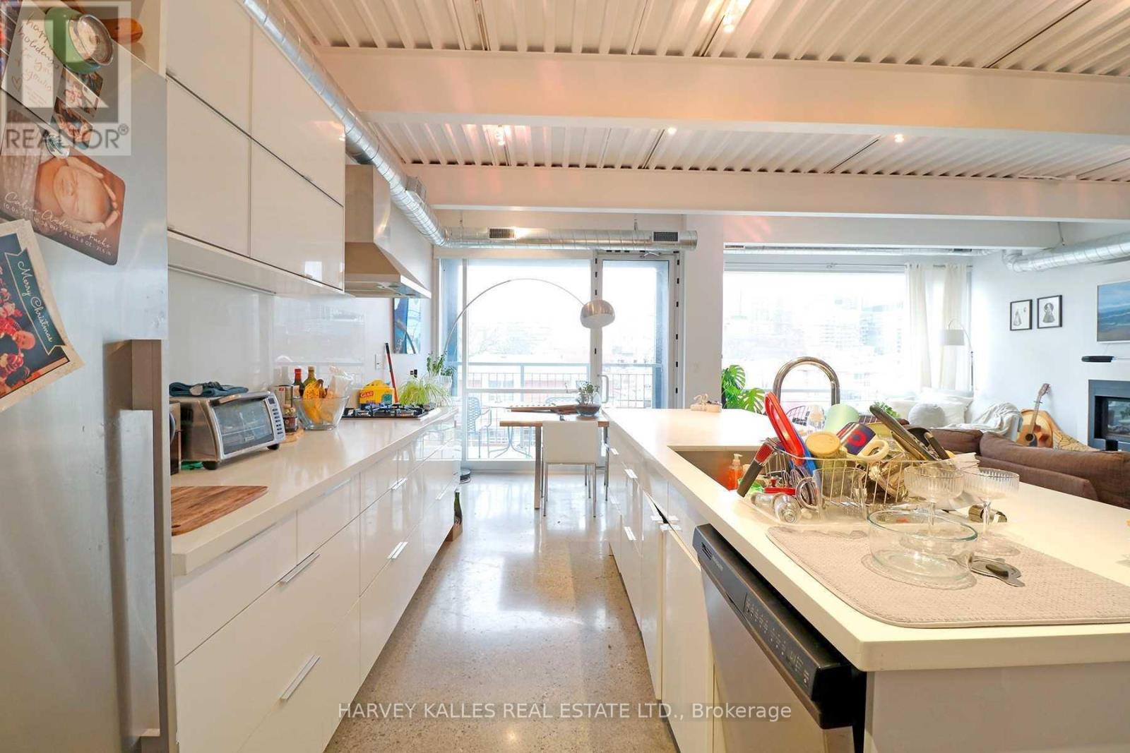Ph3a - 214 Bathurst Street Property Photo 10