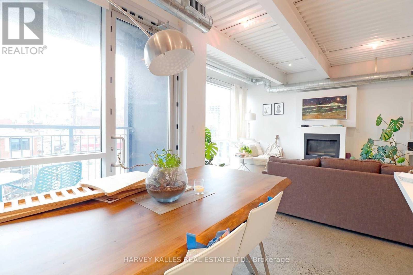 Ph3a - 214 Bathurst Street Property Photo 11