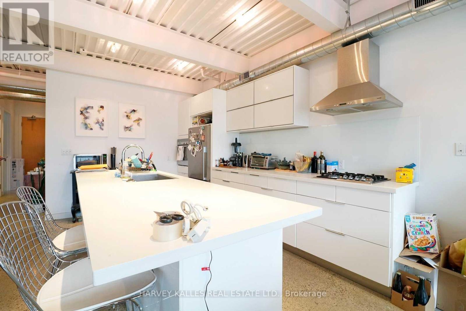 Ph3a - 214 Bathurst Street Property Photo 12