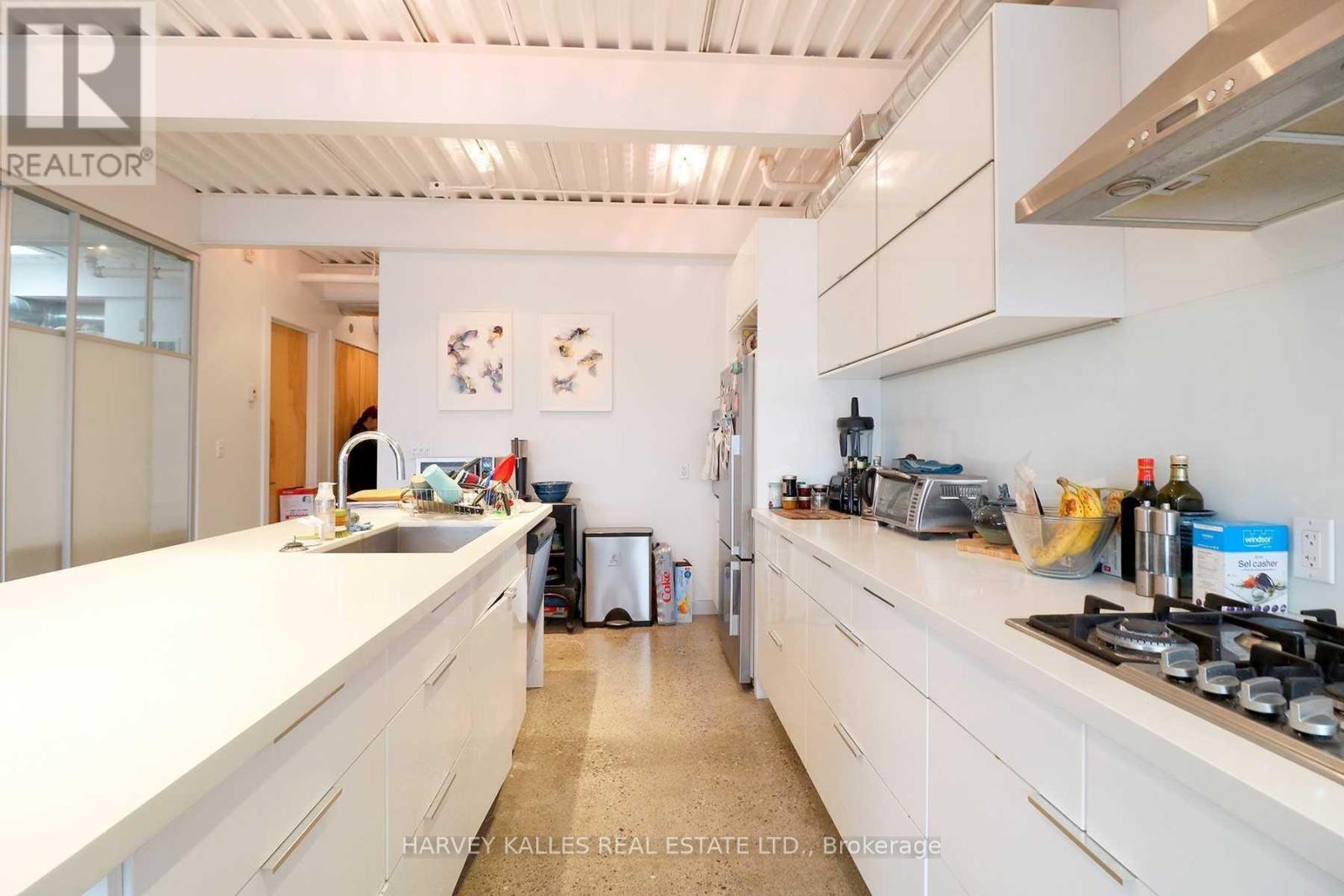 Ph3a - 214 Bathurst Street Property Photo 14