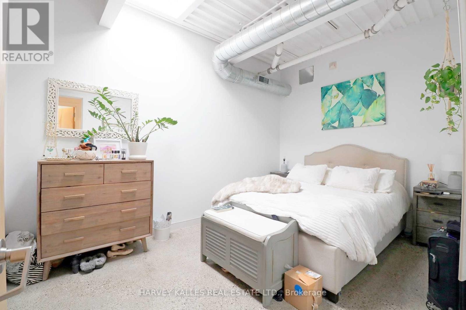 Ph3a - 214 Bathurst Street Property Photo 15