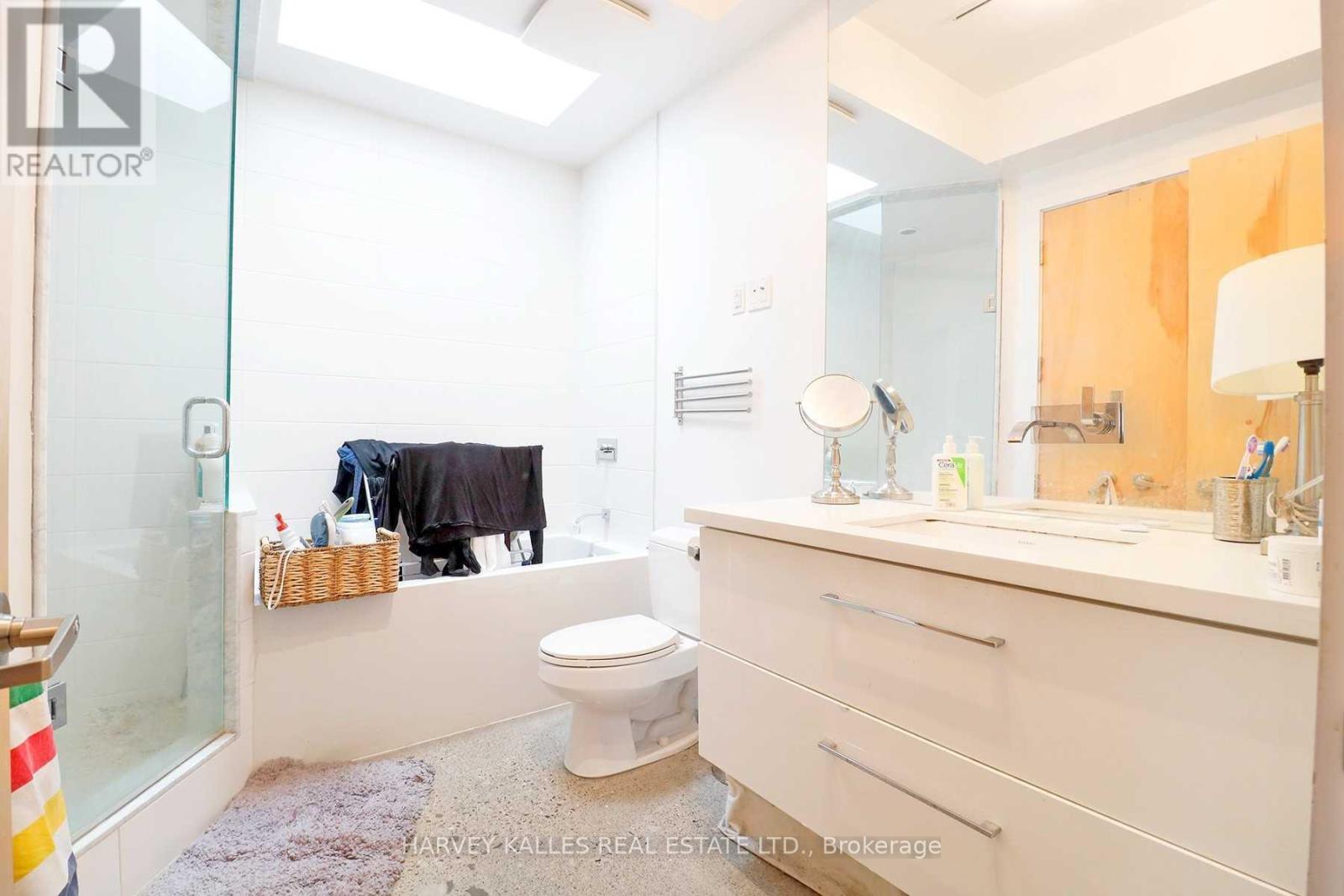 Ph3a - 214 Bathurst Street Property Photo 18