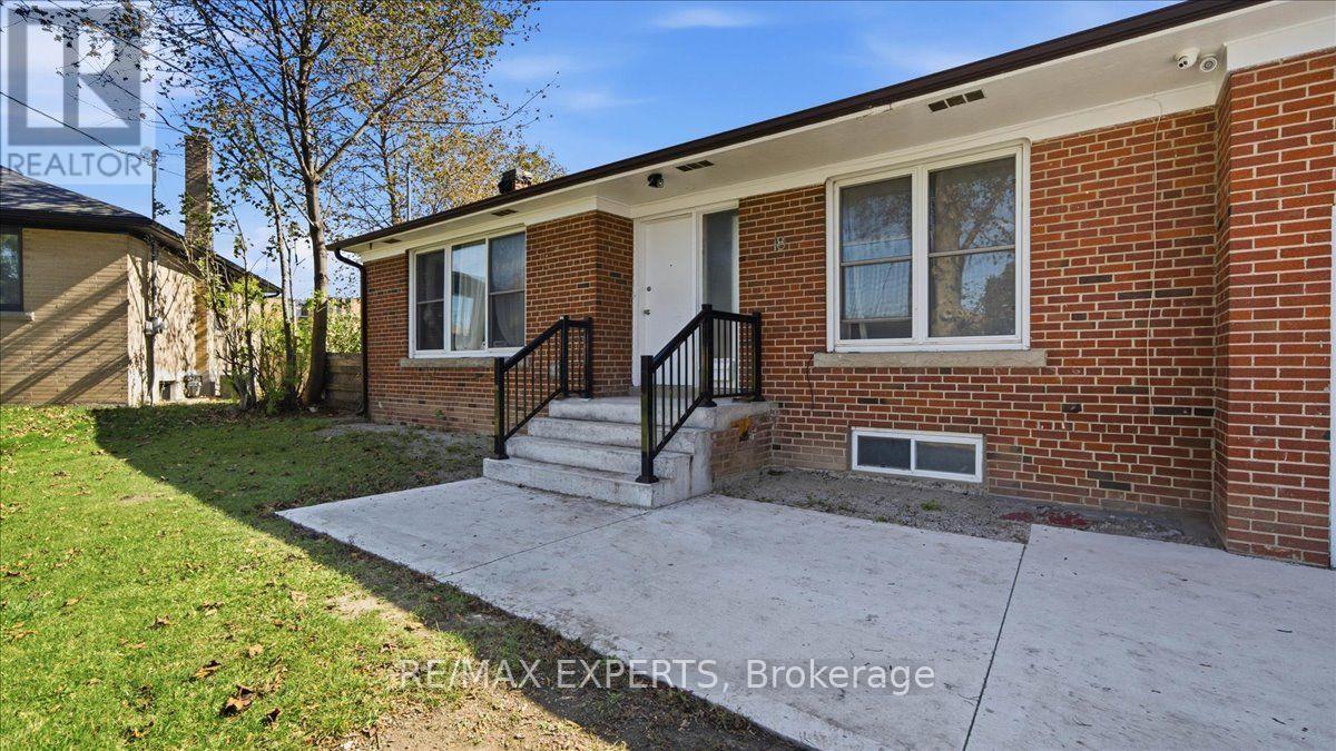 18 Robson Place Property Photo 4