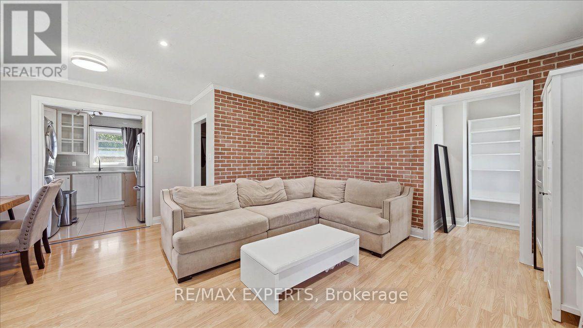 18 Robson Place Property Photo 5