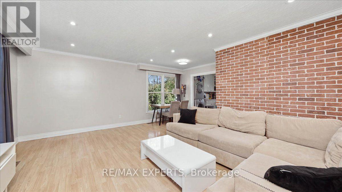 18 Robson Place Property Photo 6