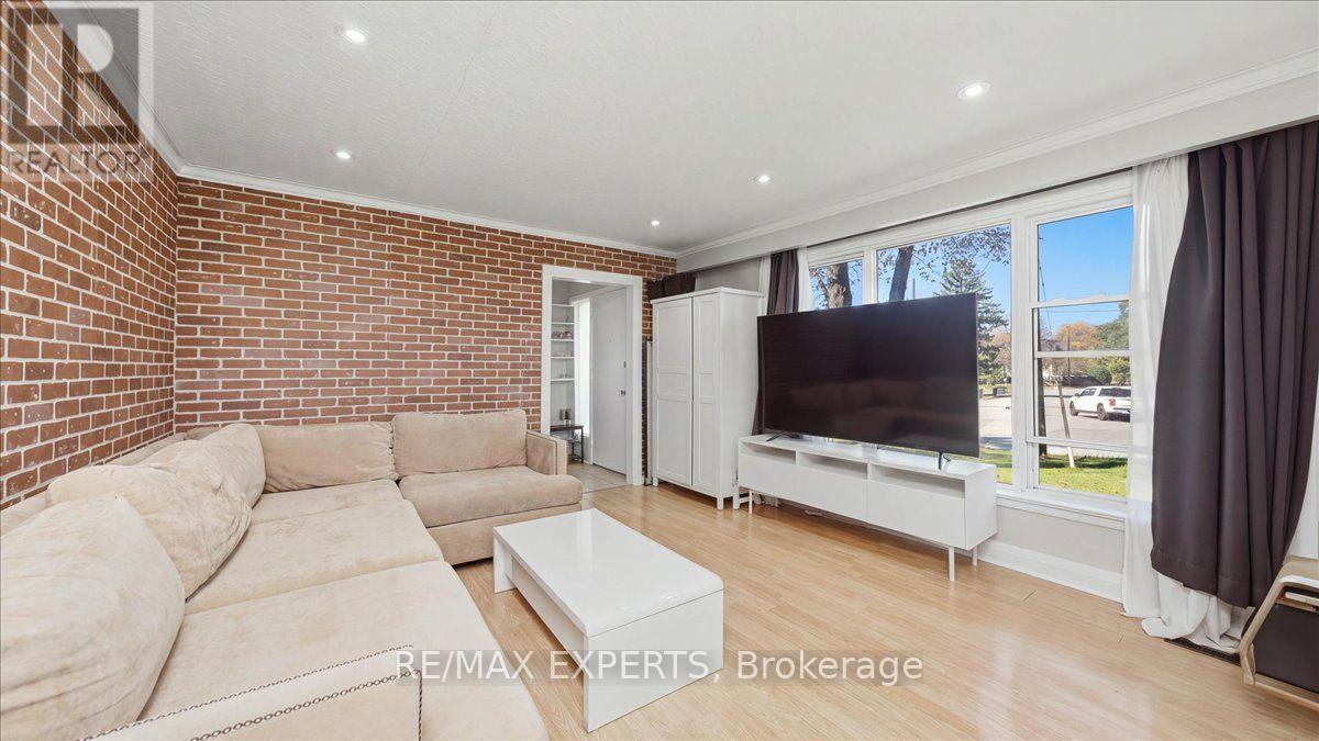 18 Robson Place Property Photo 7