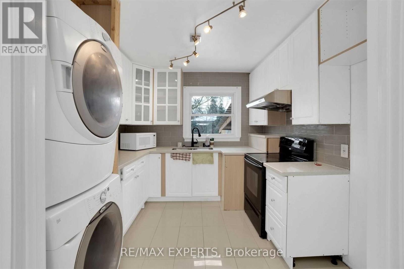 18 Robson Place Property Photo 8