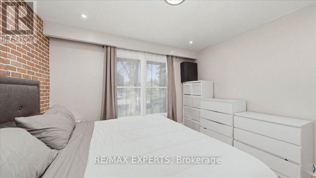 18 Robson Place Property Photo 11