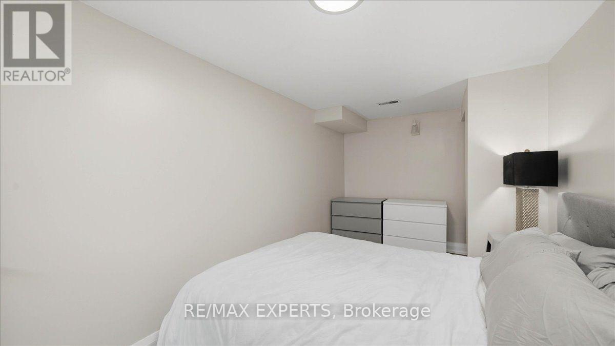 18 Robson Place Property Photo 13