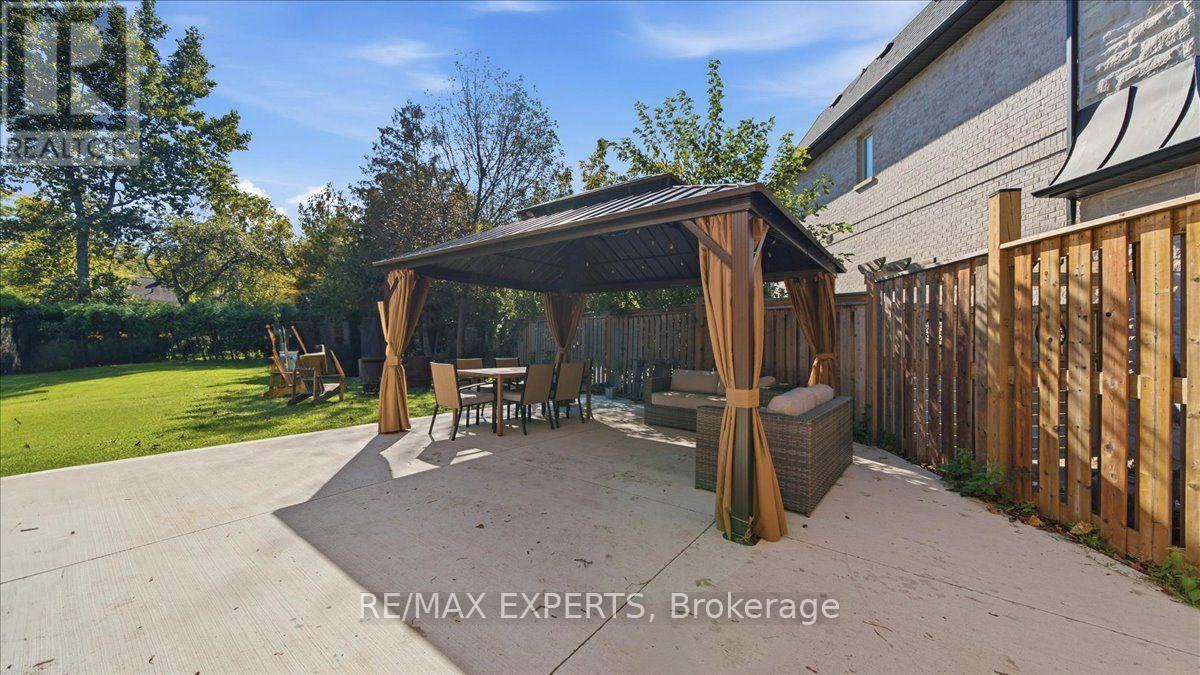 18 Robson Place Property Photo 27
