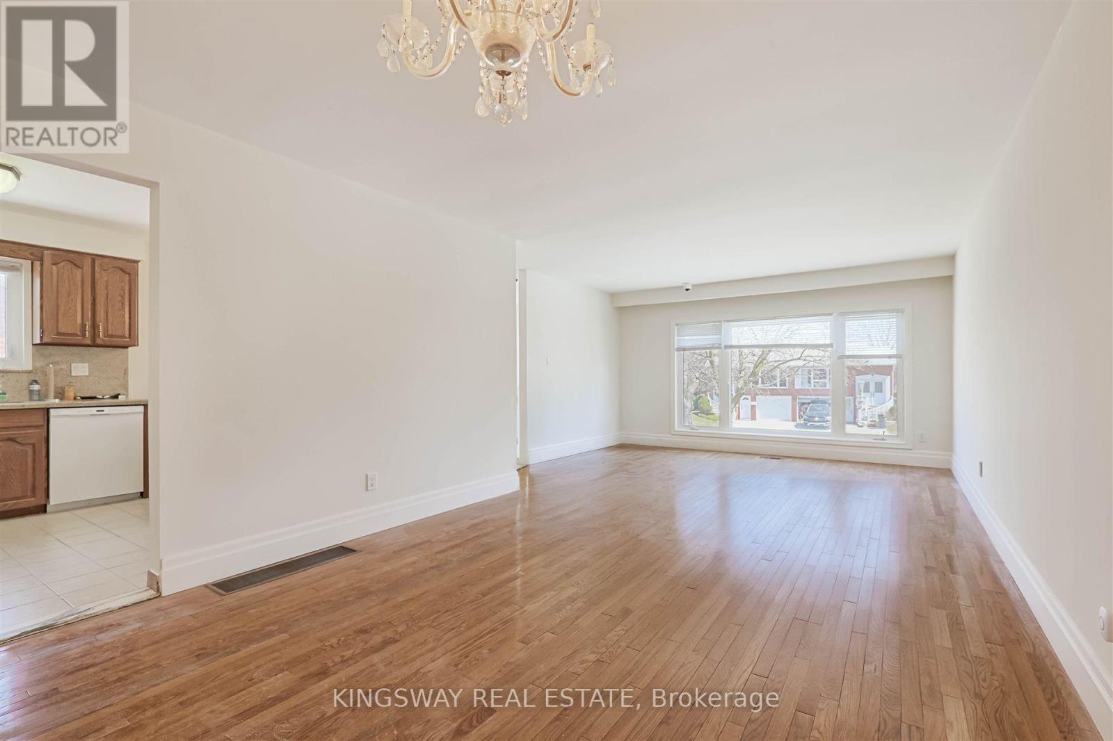 184 Edmonton Drive Property Photo 3