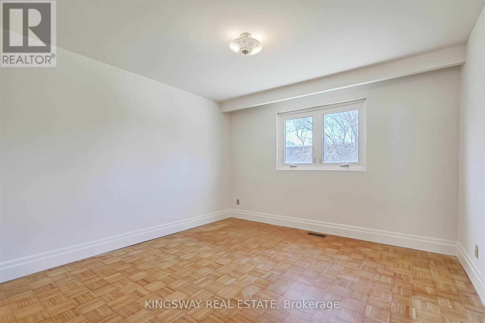 184 Edmonton Drive Property Photo 6