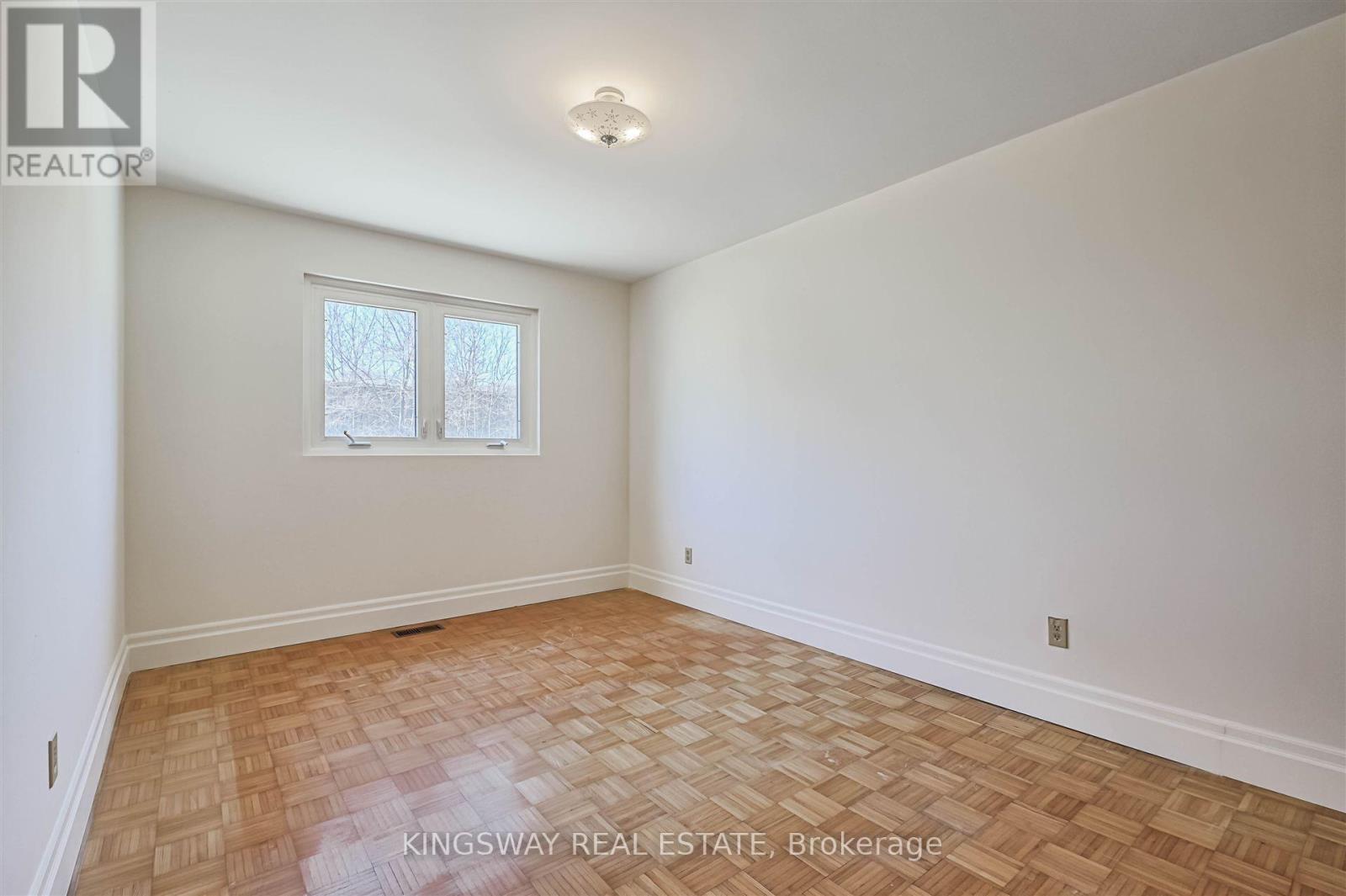 184 Edmonton Drive Property Photo 8