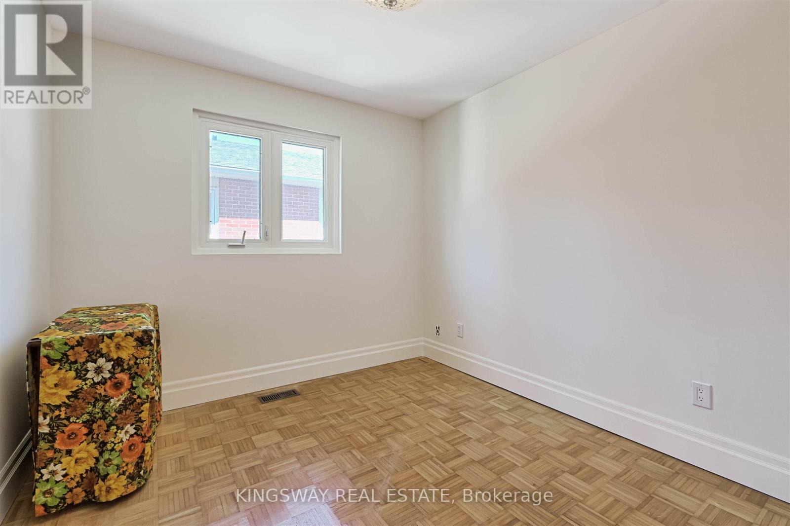 184 Edmonton Drive Property Photo 9