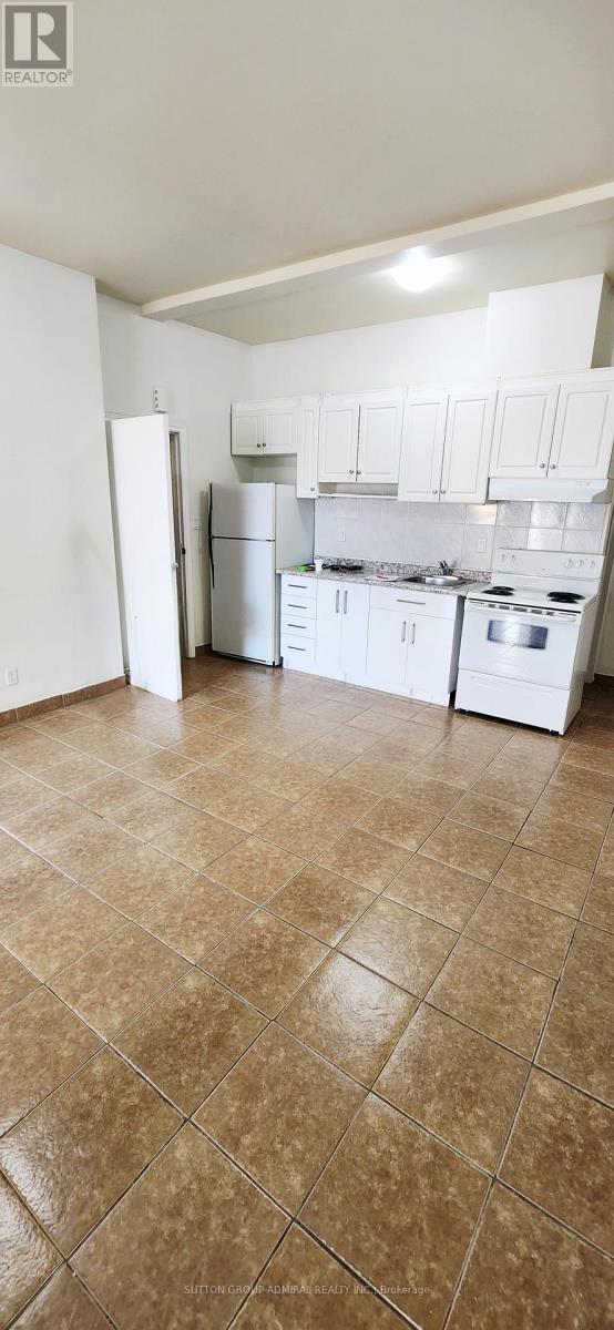 Upper 1 - 1040a St Clair Avenue Property Photo 3