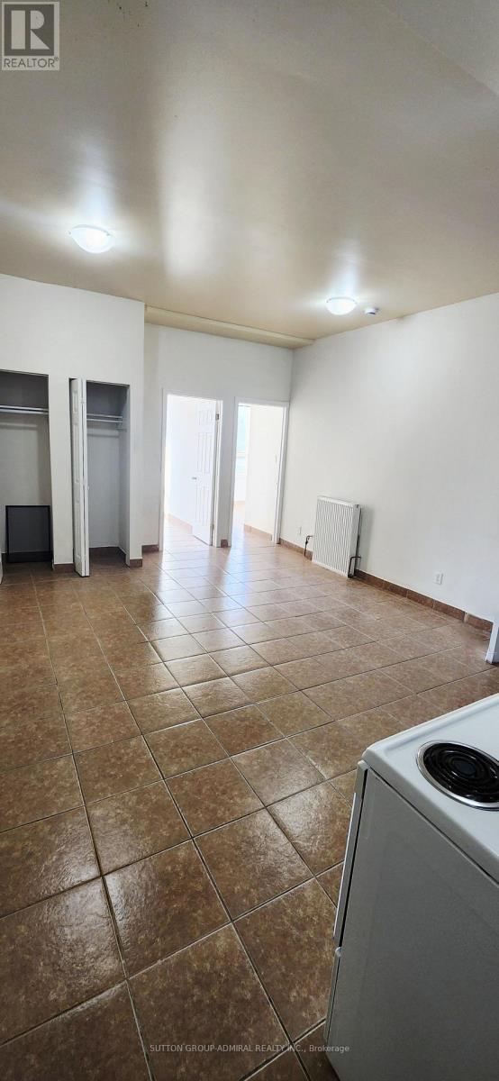 Upper 1 - 1040a St Clair Avenue Property Photo 5