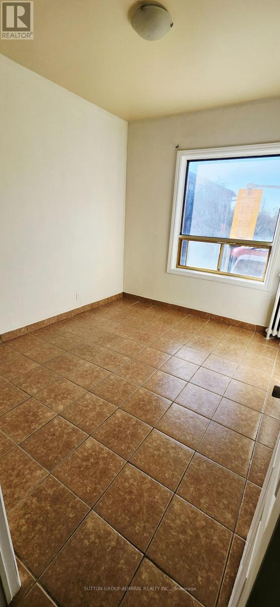 Upper 1 - 1040a St Clair Avenue Property Photo 6