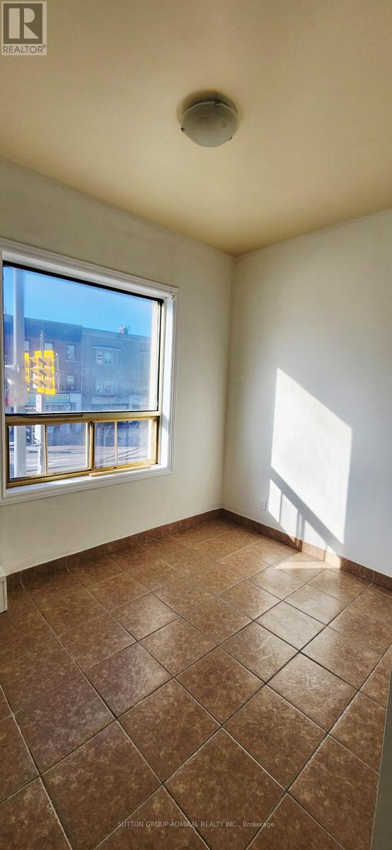 Upper 1 - 1040a St Clair Avenue Property Photo 7