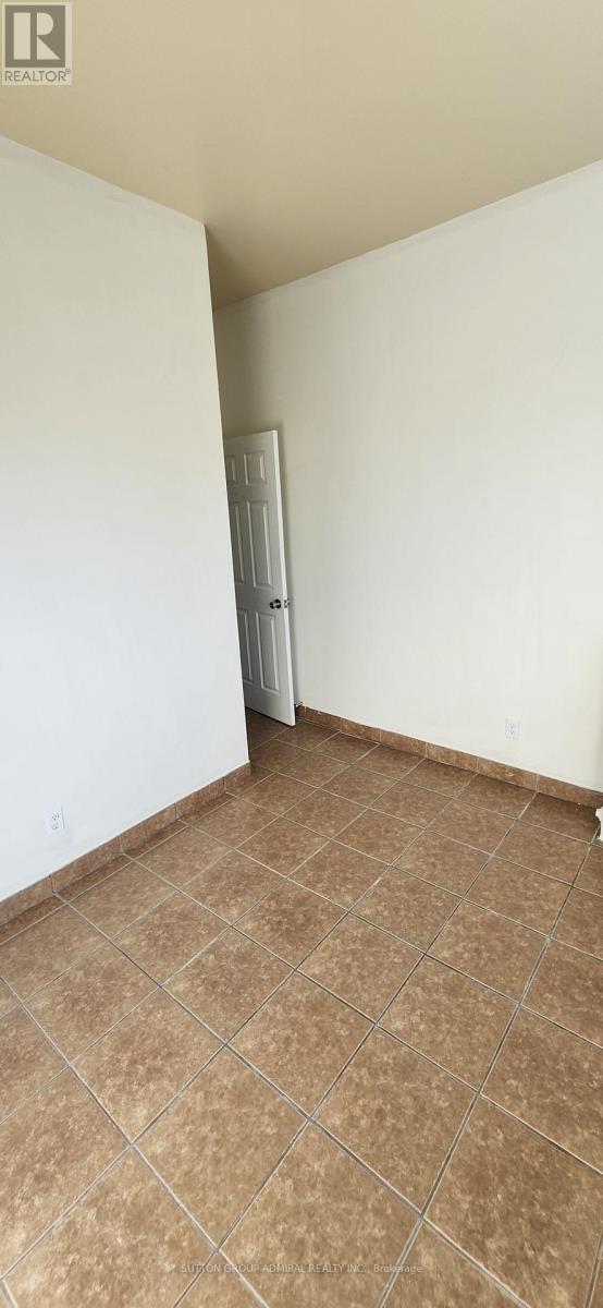 Upper 1 - 1040a St Clair Avenue Property Photo 8