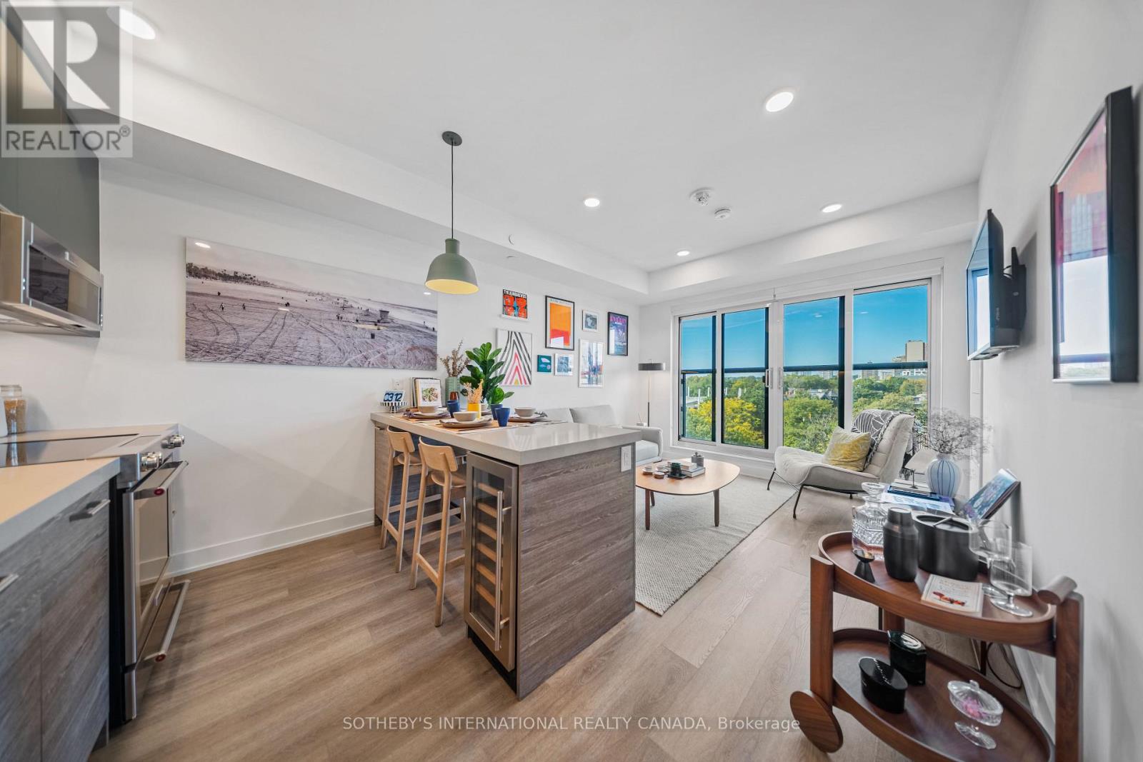 210 - 484 Spadina Avenue Property Photo 1