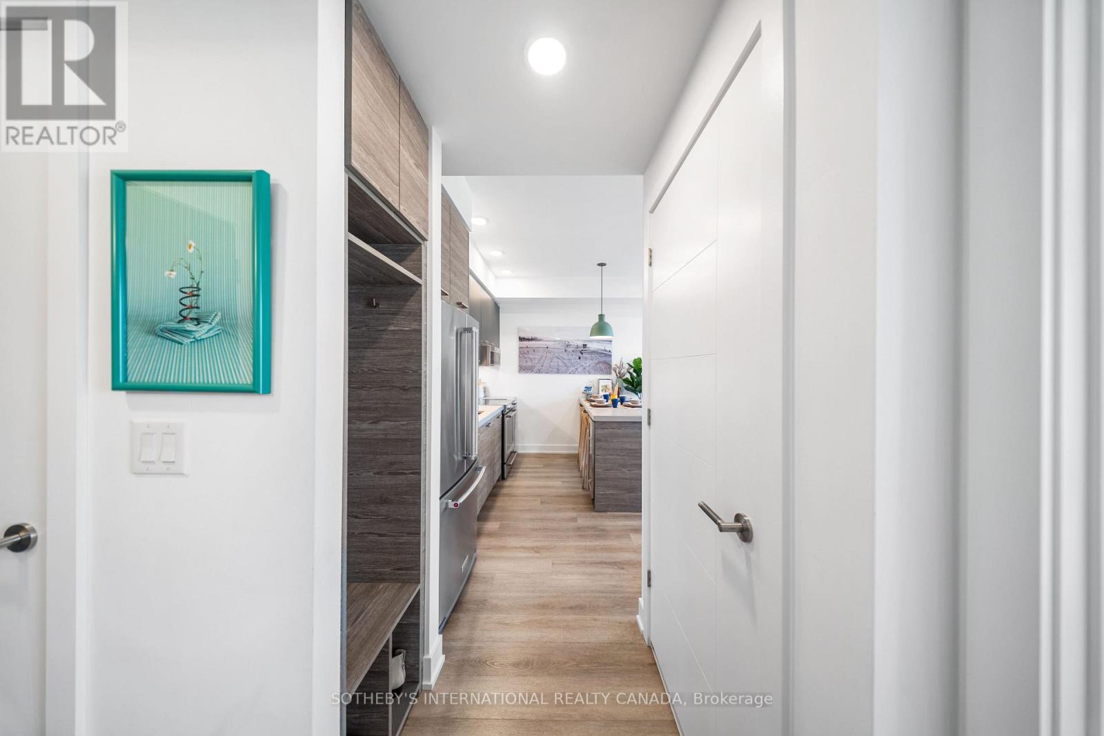 210 - 484 Spadina Avenue Property Photo 4