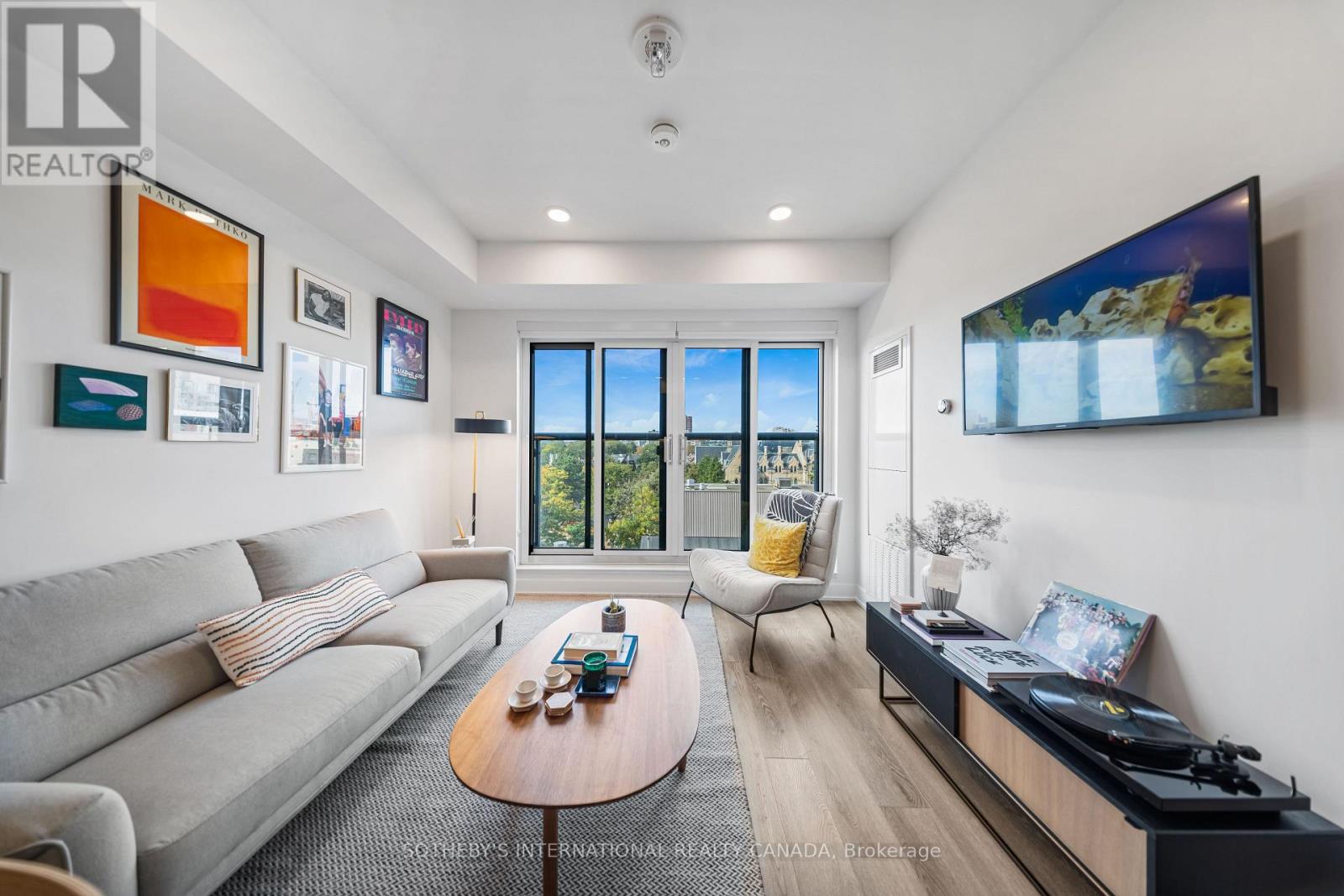 210 - 484 Spadina Avenue Property Photo 7