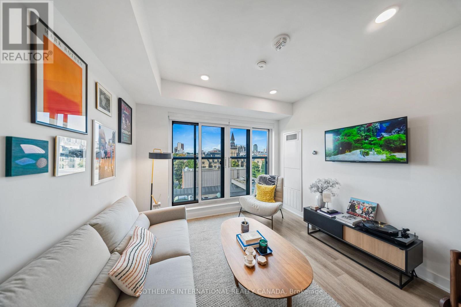 210 - 484 Spadina Avenue Property Photo 8