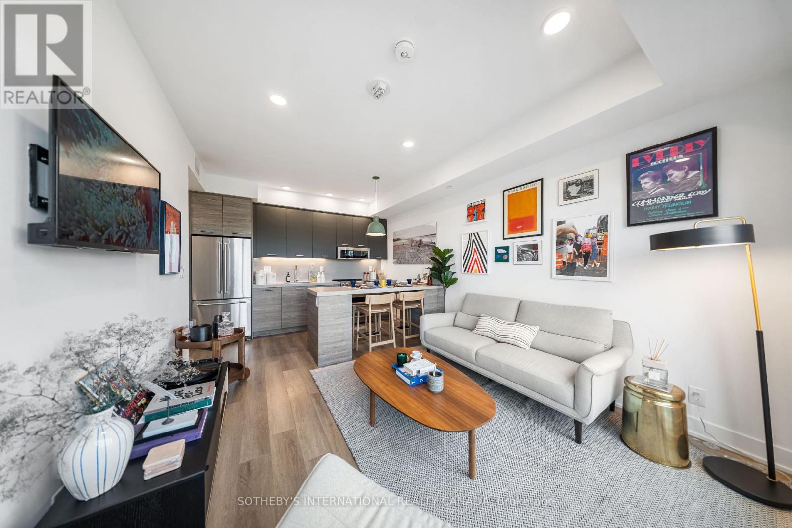 210 - 484 Spadina Avenue Property Photo 9
