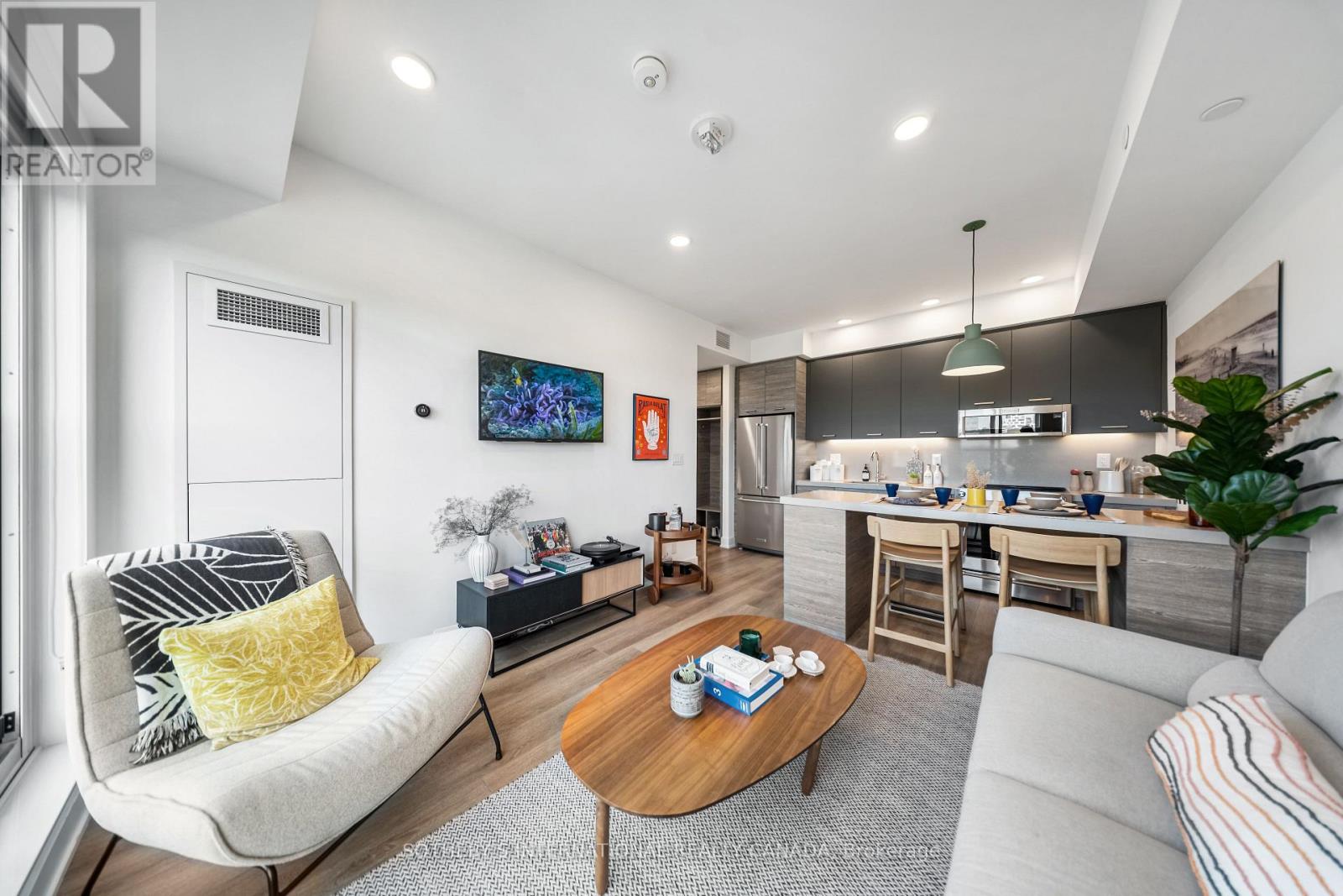 210 - 484 Spadina Avenue Property Photo 10