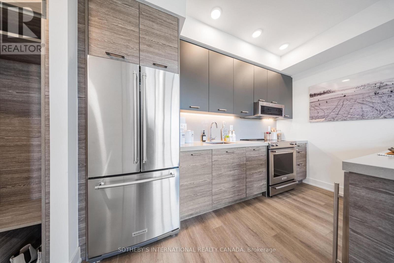 210 - 484 Spadina Avenue Property Photo 12