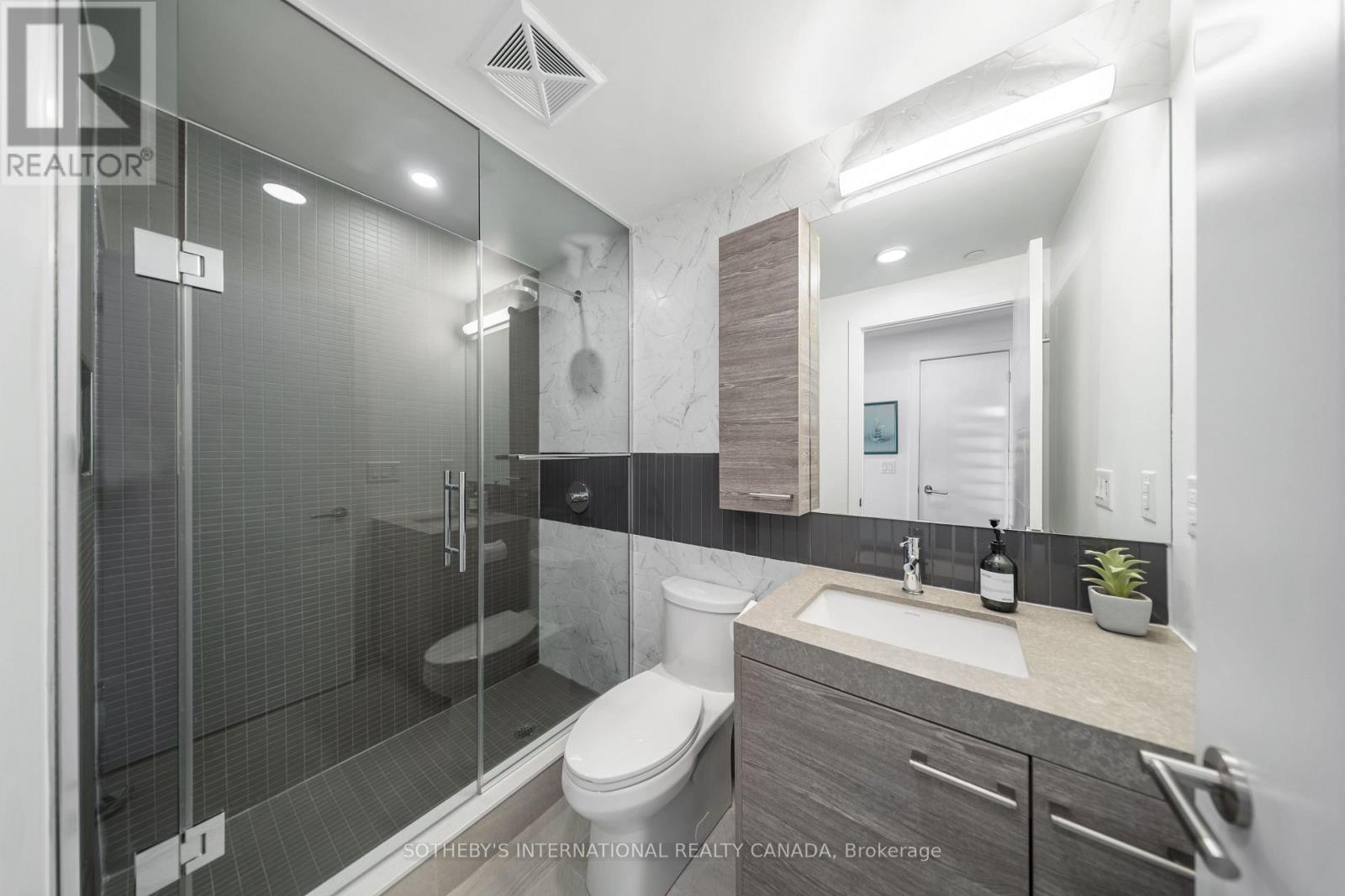 210 - 484 Spadina Avenue Property Photo 17