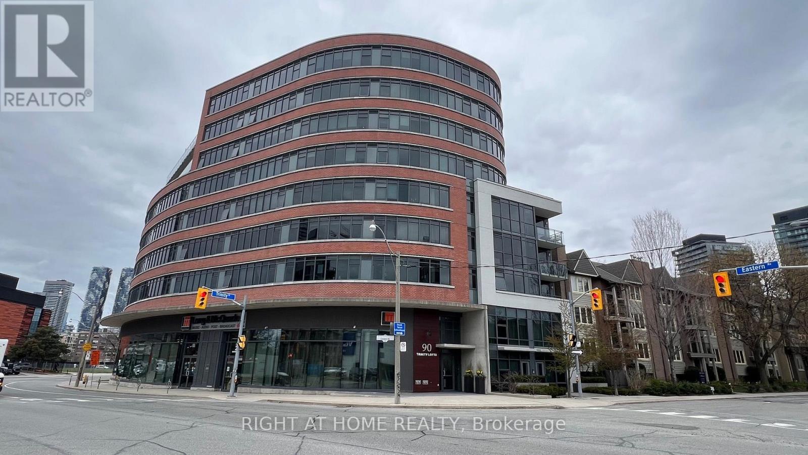 602 - 90 Trinity Street Property Photo 2