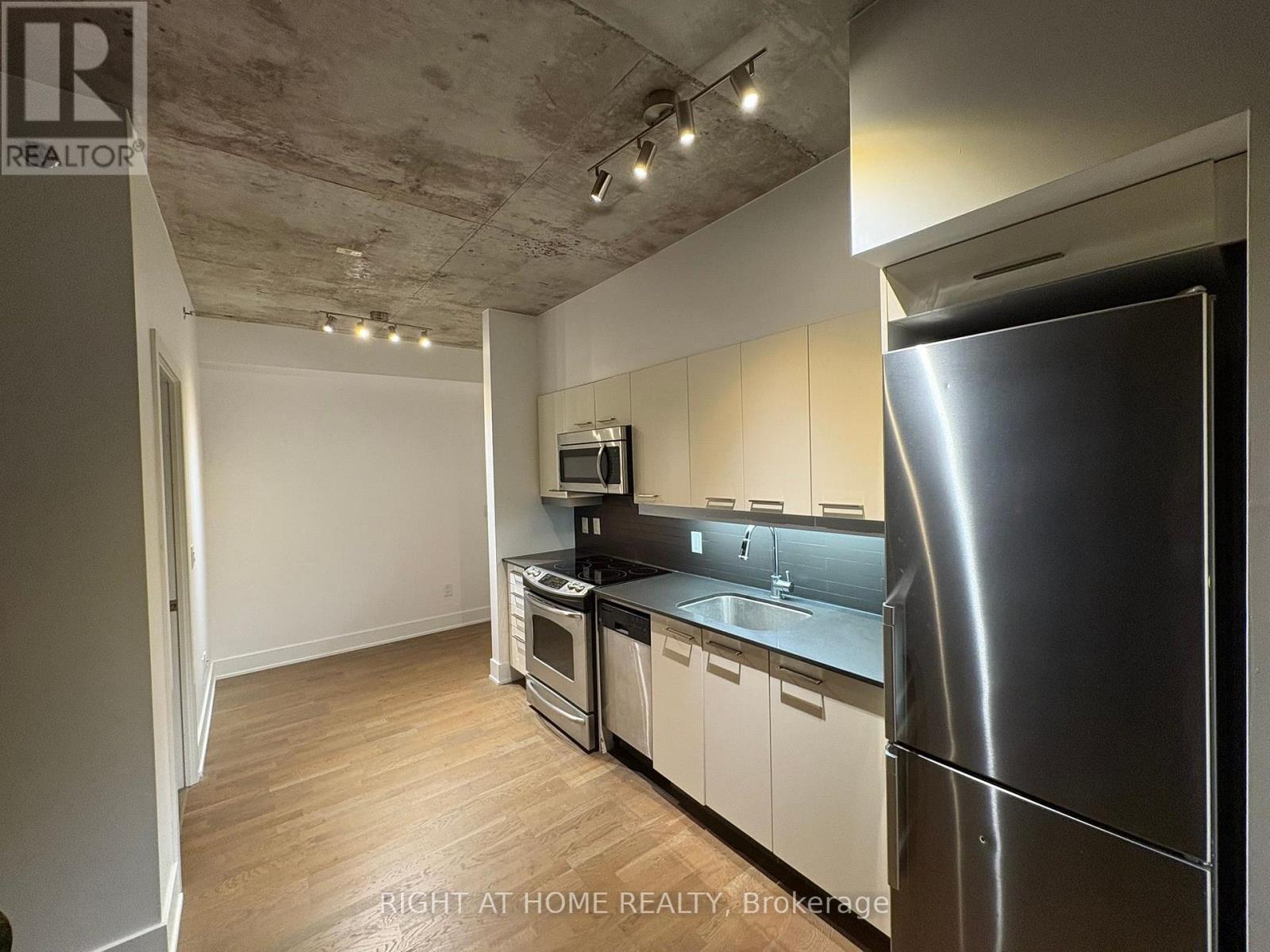 602 - 90 Trinity Street Property Photo 8