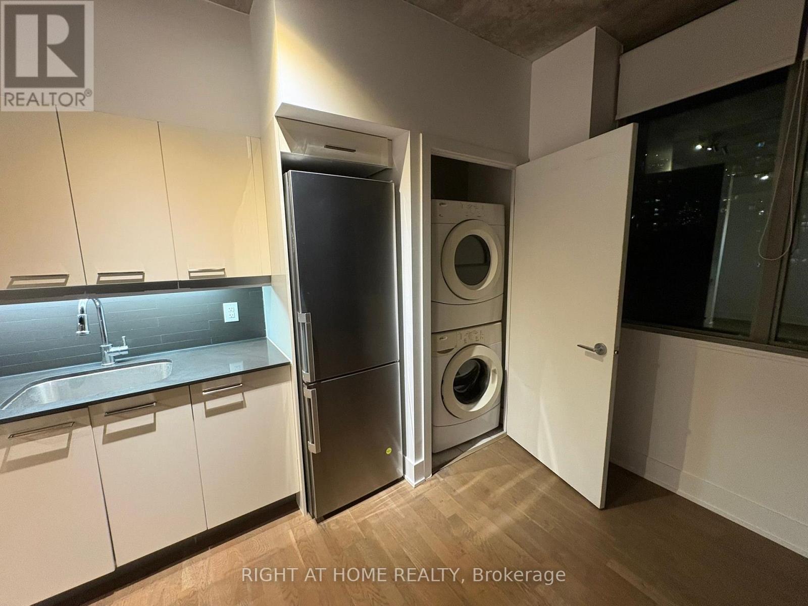 602 - 90 Trinity Street Property Photo 9