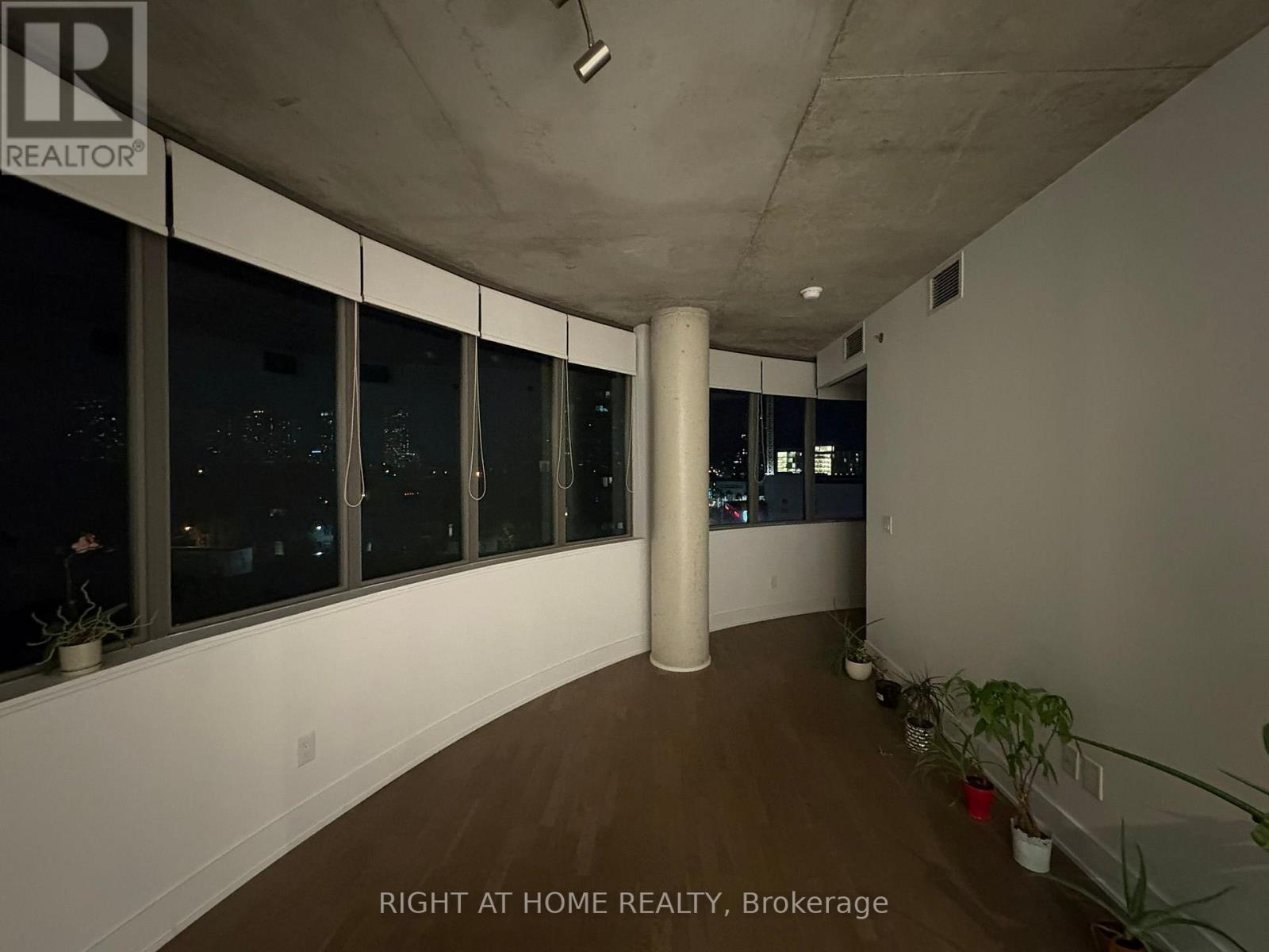 602 - 90 Trinity Street Property Photo 17