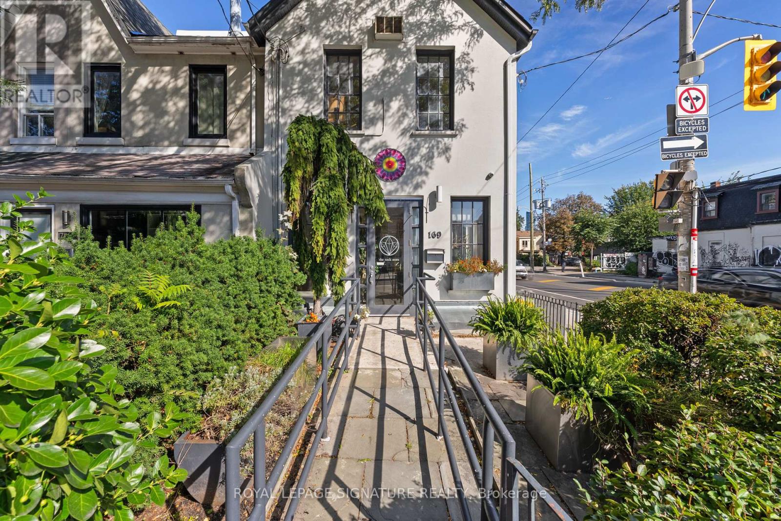 154 Harbord Street Property Photo 4