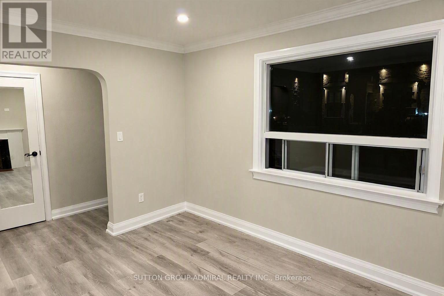 493 Hounslow Avenue Property Photo 4
