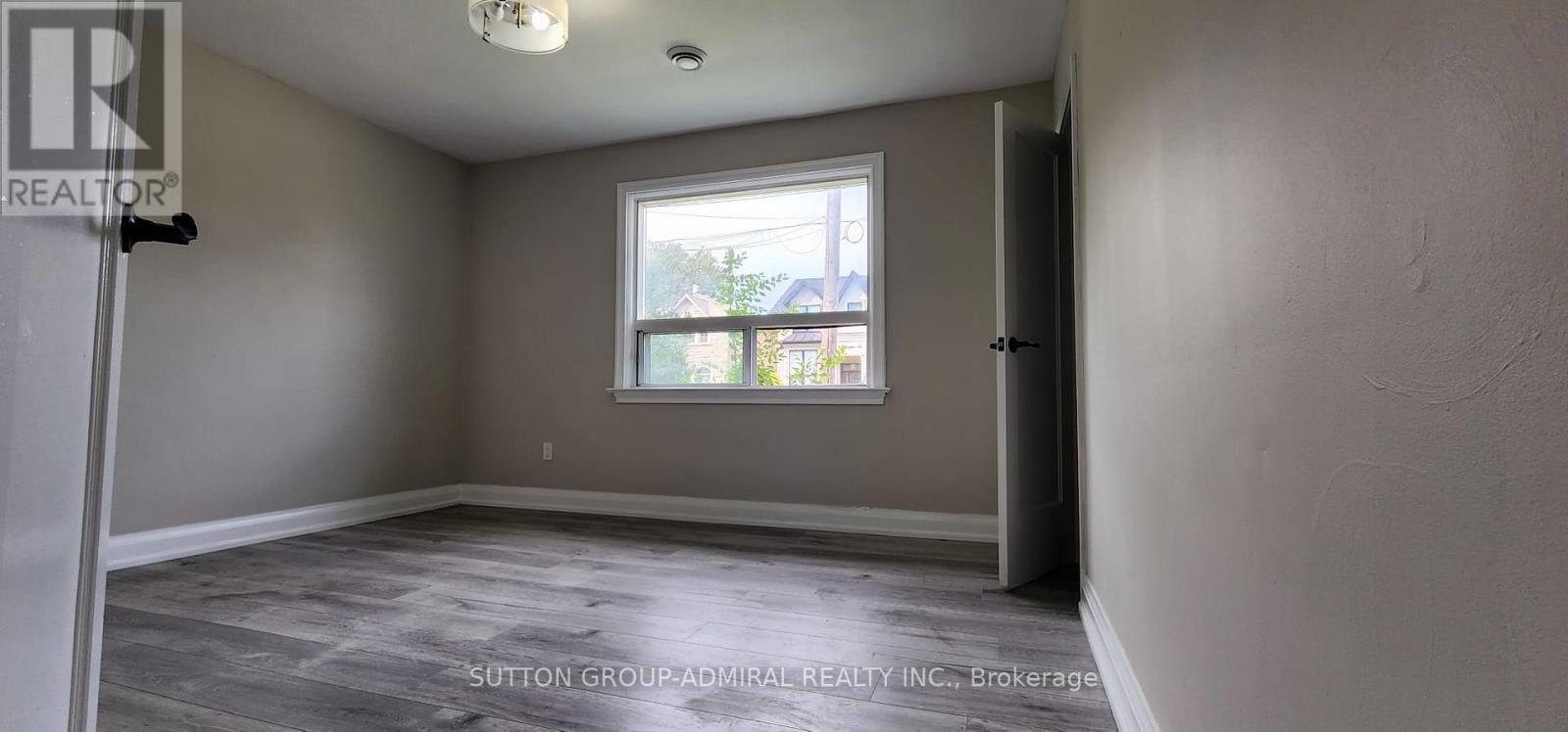 493 Hounslow Avenue Property Photo 5