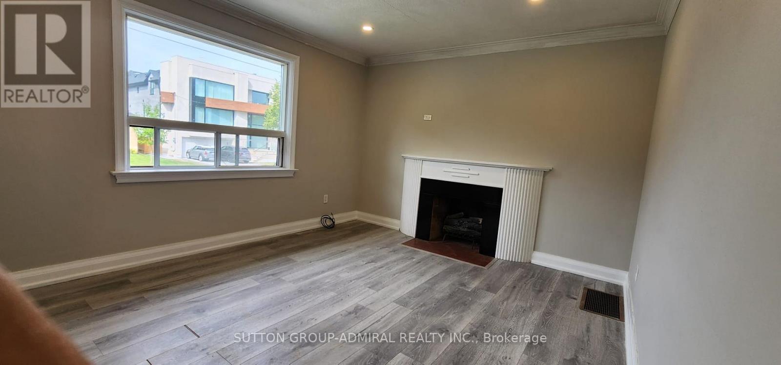 493 Hounslow Avenue Property Photo 6