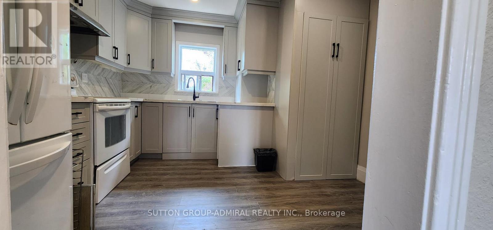493 Hounslow Avenue Property Photo 8