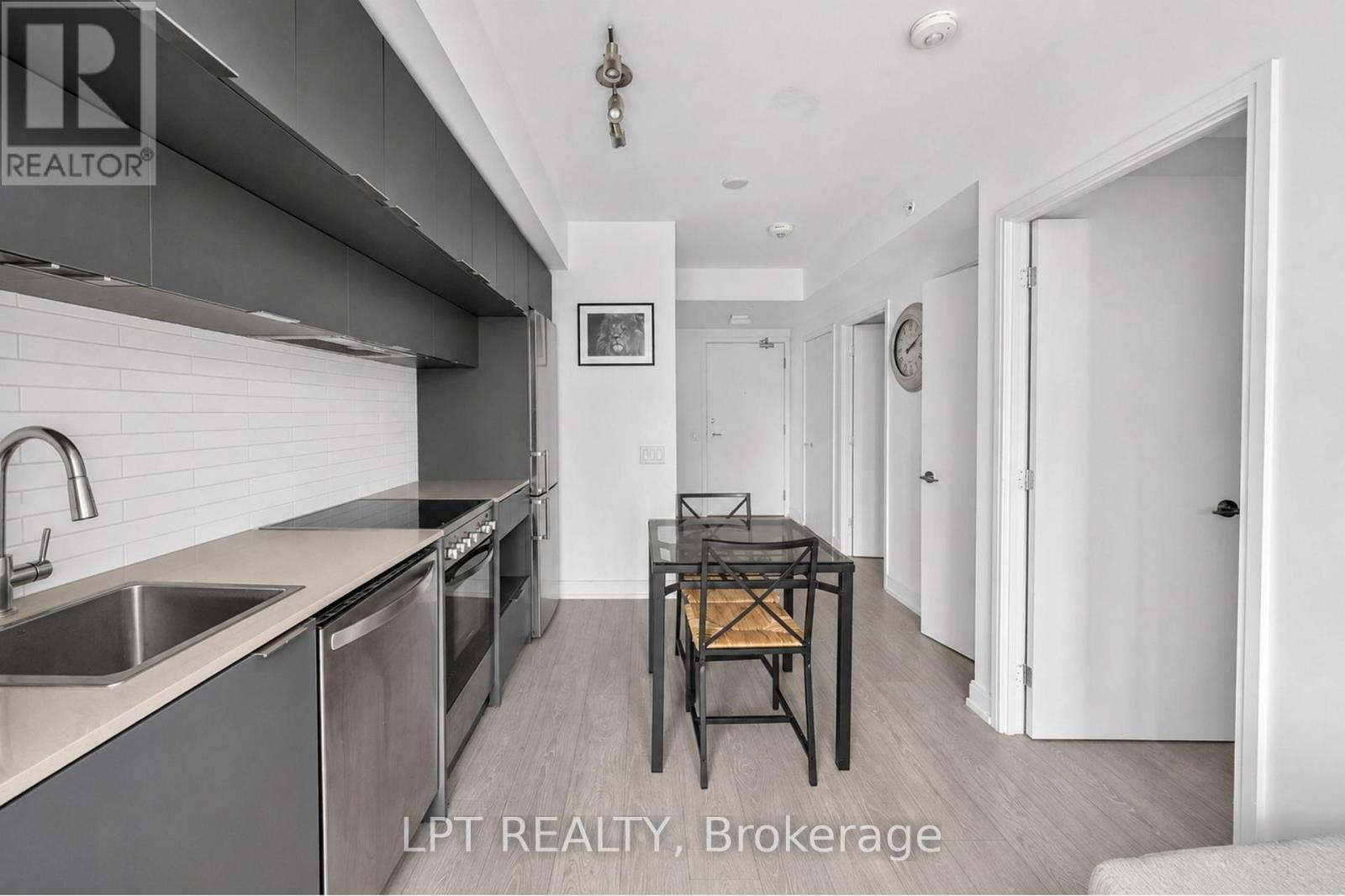 807 - 181 Dundas Street E Property Photo 11