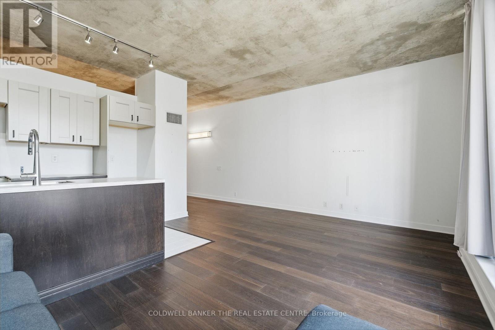 501 - 36 Charlotte Street Property Photo 6