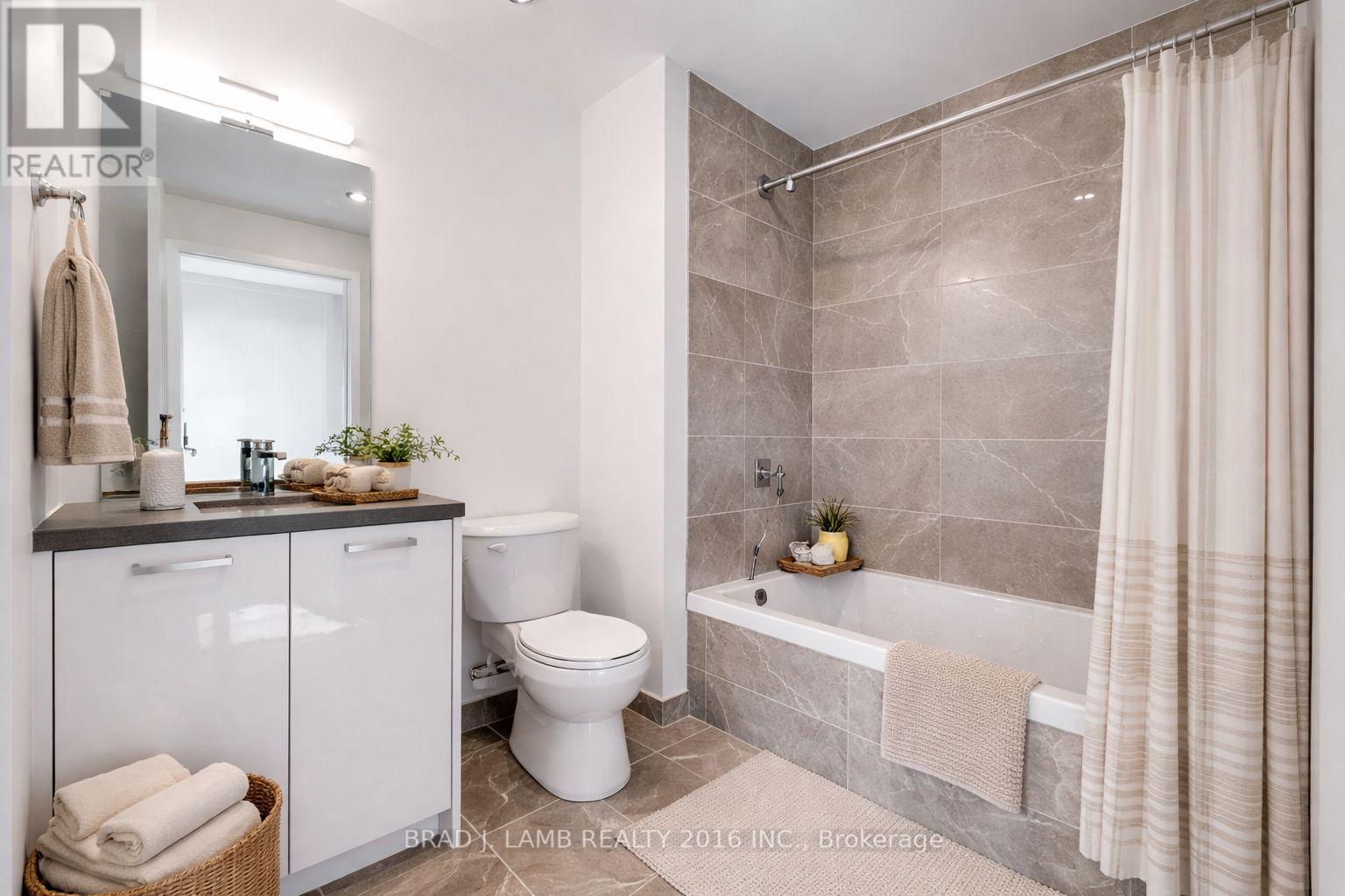 905 - 284 King Street E Property Photo 4