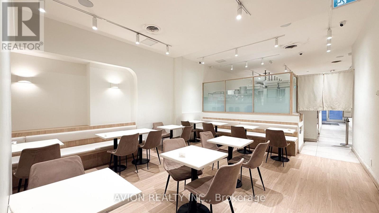 114 Dundas Street W Property Photo 2