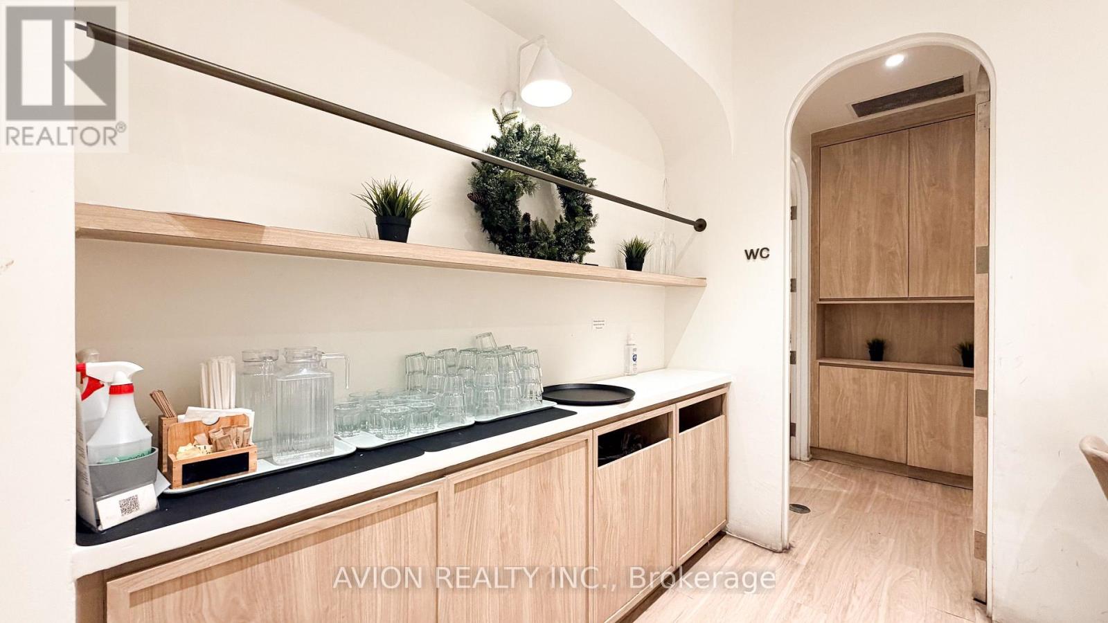 114 Dundas Street W Property Photo 7