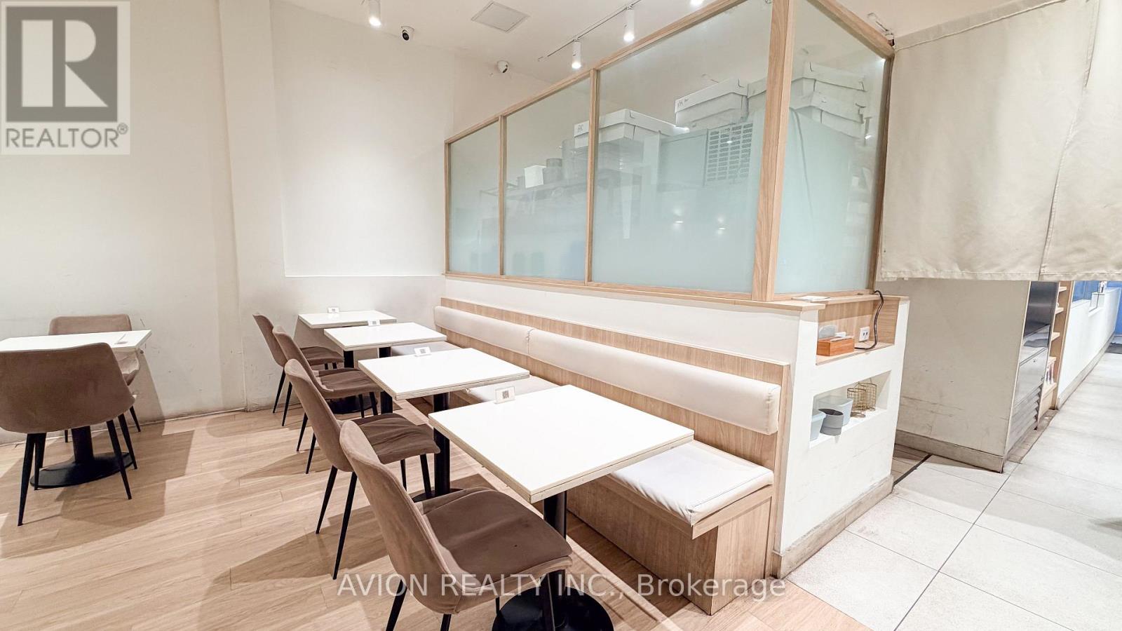 114 Dundas Street W Property Photo 8