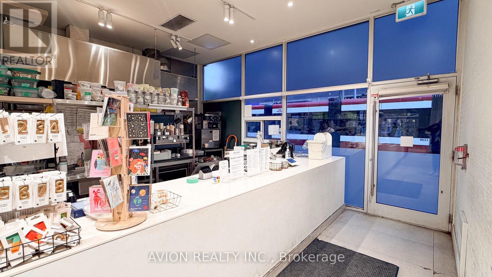 114 Dundas Street W Property Photo 11