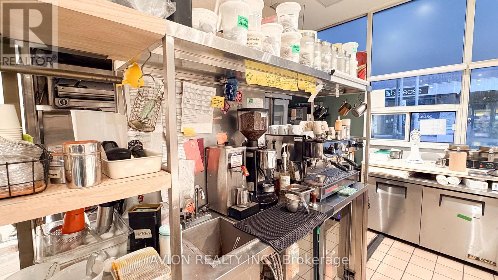 114 Dundas Street W Property Photo 14