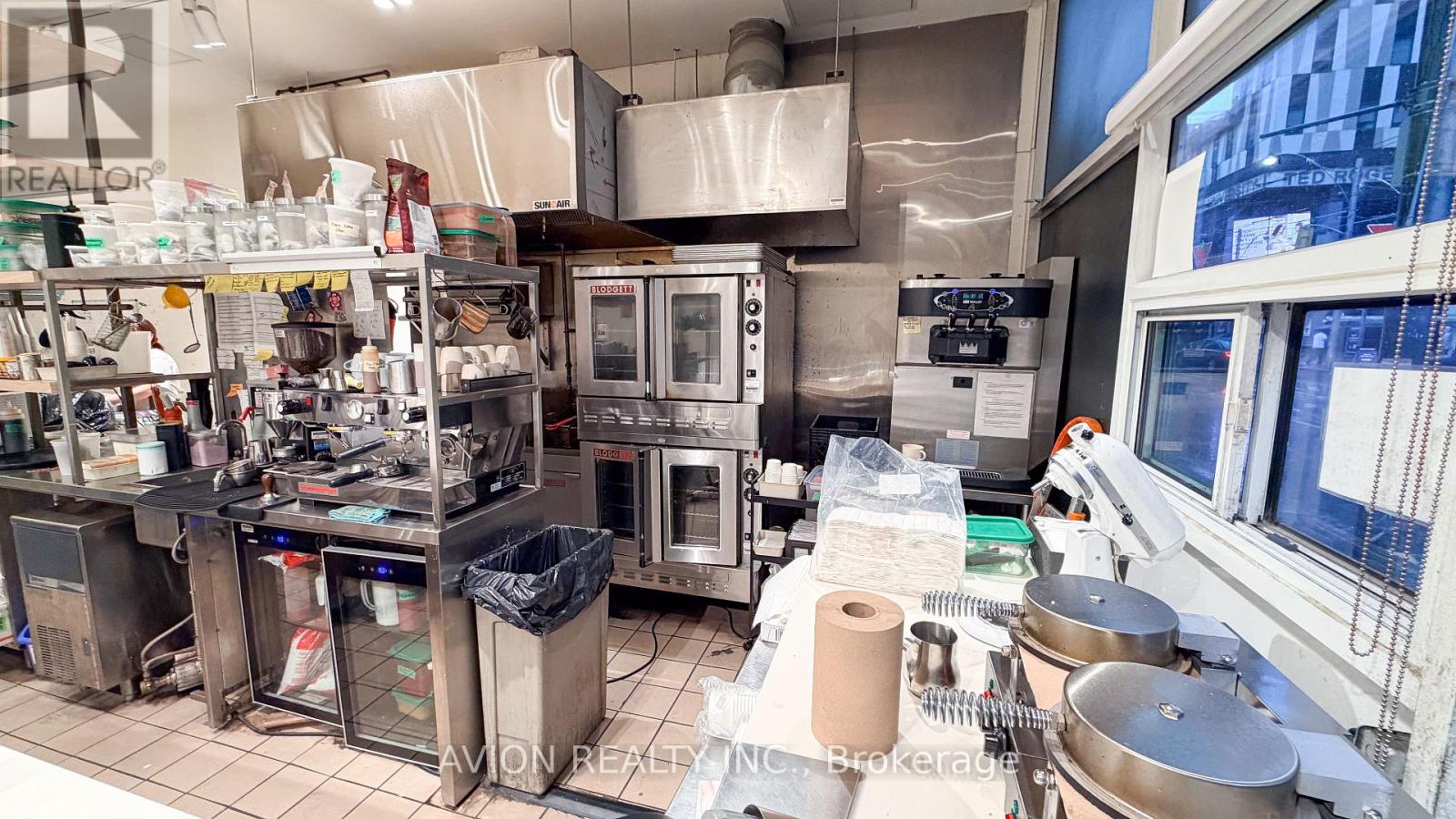 114 Dundas Street W Property Photo 16