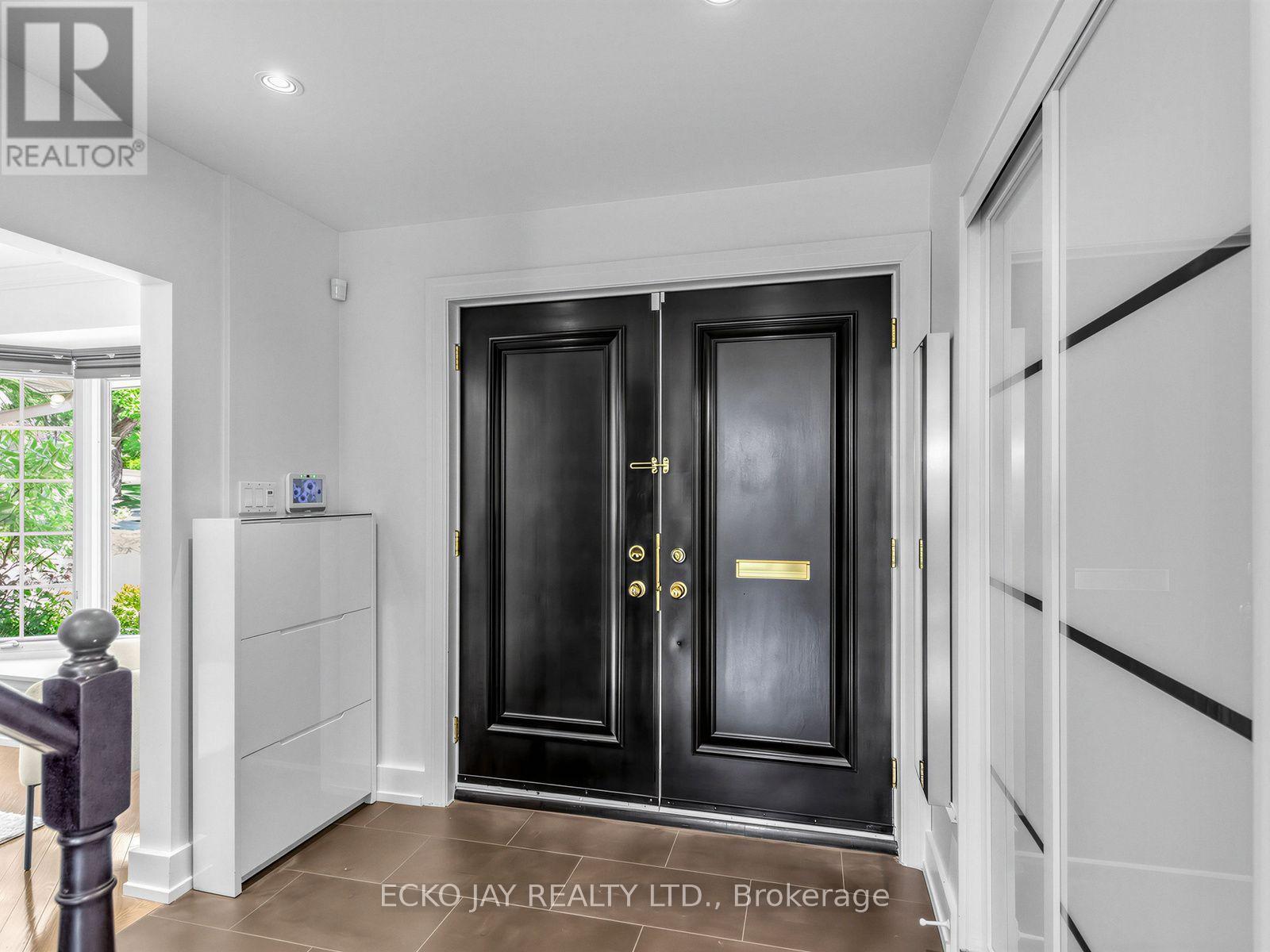 22 Meadowglade Crescent Property Photo 7